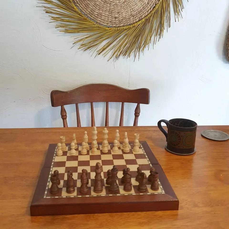 Wooden Chess Set Game - Magnetic Pieces